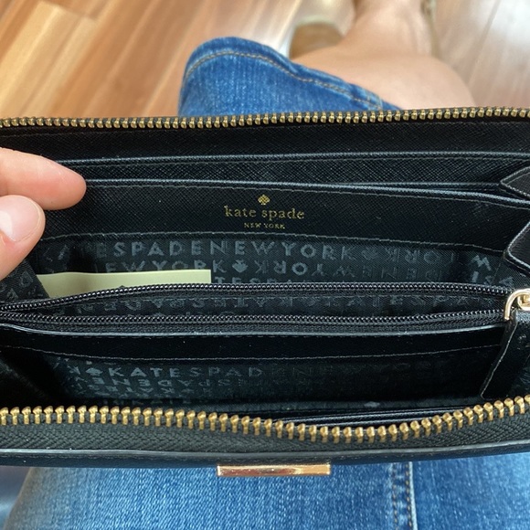 Black & Gold Wallet - Picture 2 of 5